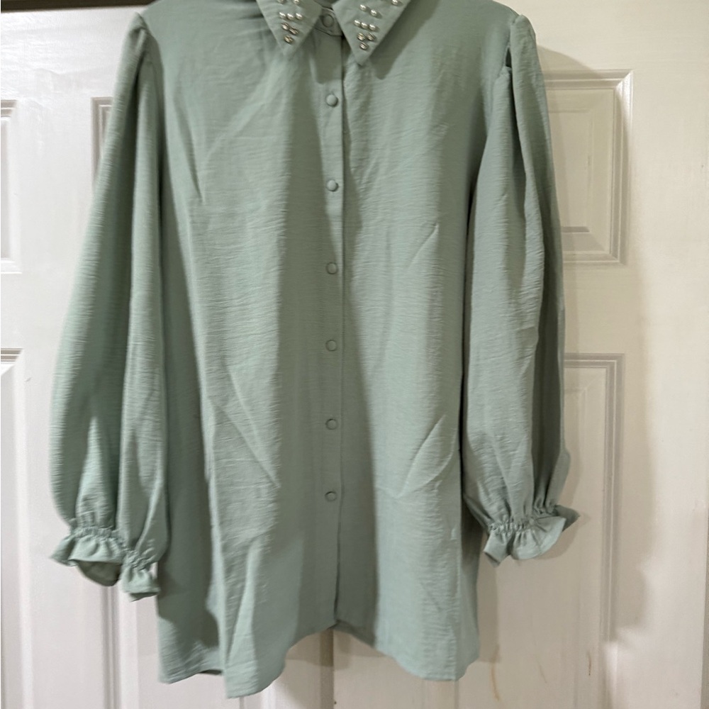 Elegant Green Women's Top with Pearl Collar